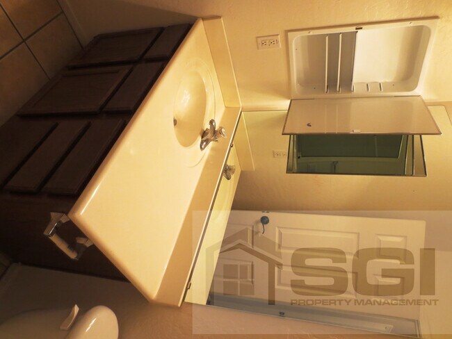 Building Photo - 3511 W Thurman Dr