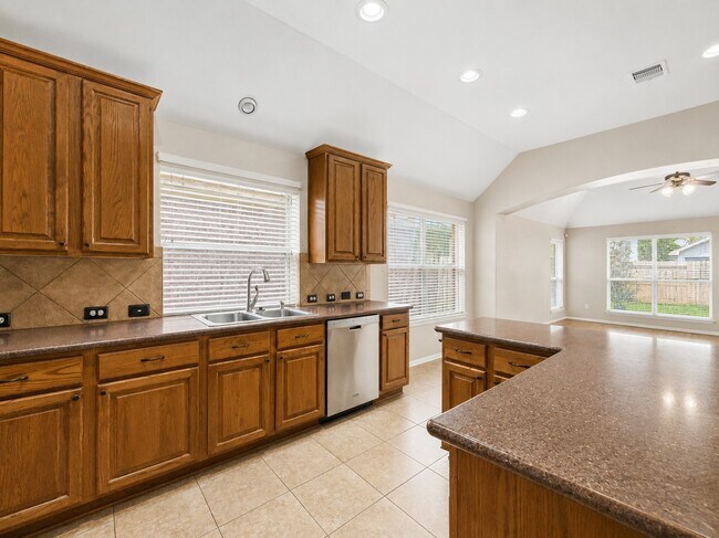 Building Photo - 6114 Menor Crest Dr