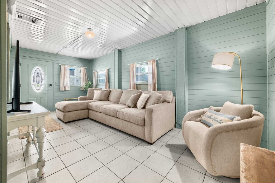 Building Photo - 108 Zamora St