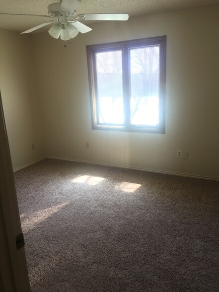 Bedroom #4 - windows room size appx 11x13 - 5207 90th St