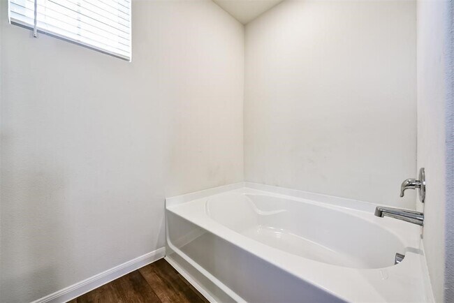 Building Photo - 11627 Braemar Village Dr