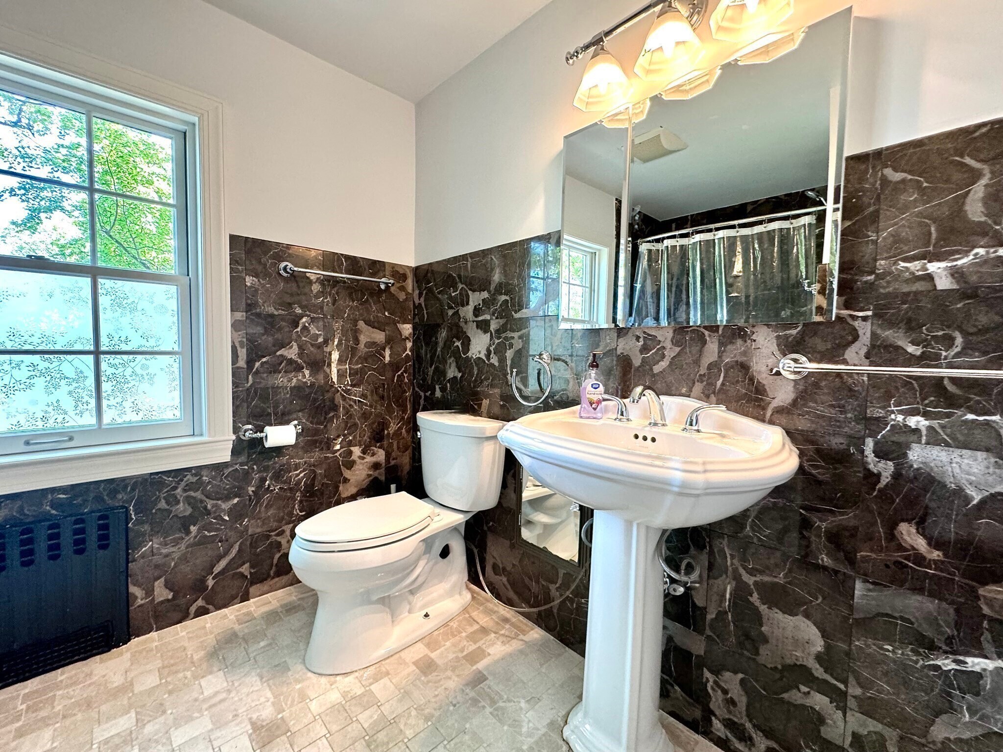 Building Photo - 27 Gammons Rd