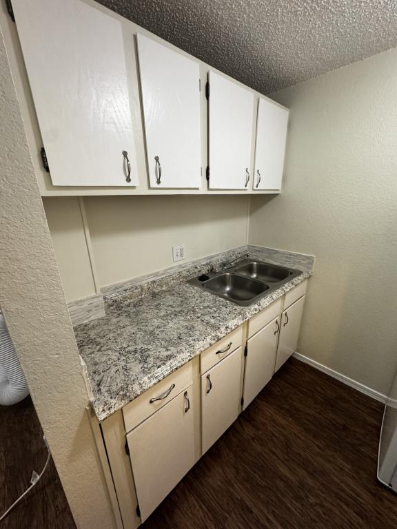 Building Photo - 103 E Central Ave