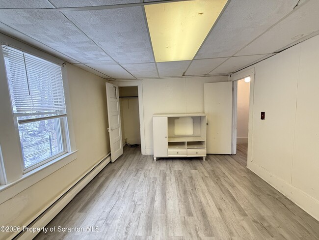 Building Photo - 2140-2140 Pond Ave