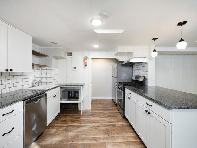 Building Photo - 1612 S 32nd Ave