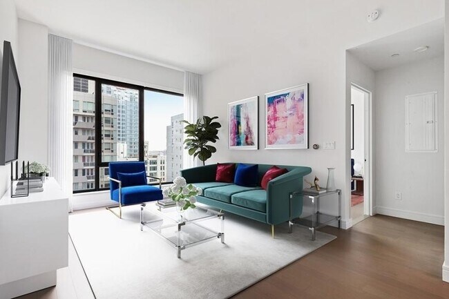 Building Photo - 2 bedroom in LONG ISLAND CITY NY 11101