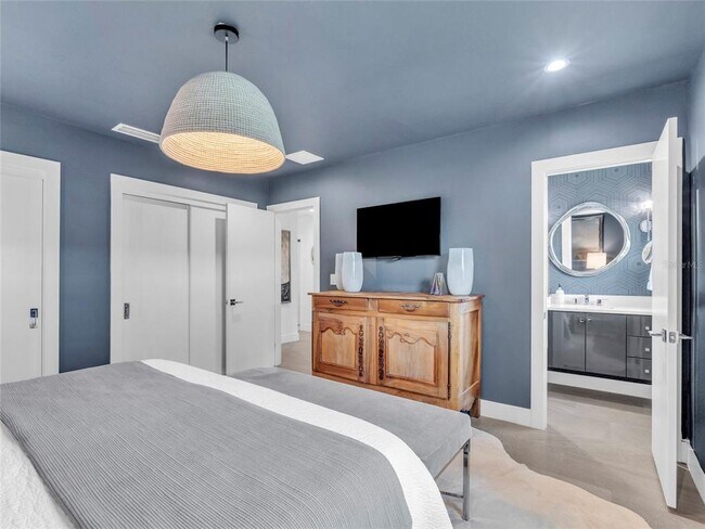 Building Photo - 4021 21st Ave N