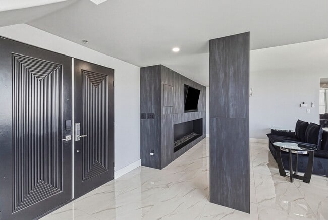 Building Photo - 3111 Bel Air Dr