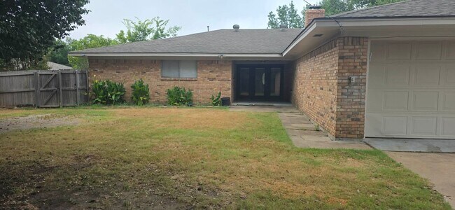 Building Photo - 1833 Skyline Dr