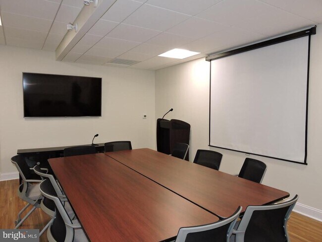 Building Photo - 1420 Locust St