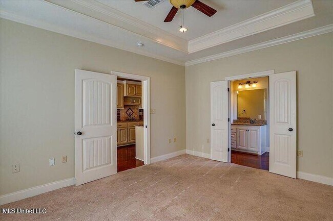 Building Photo - 852 Willow Grande Cir