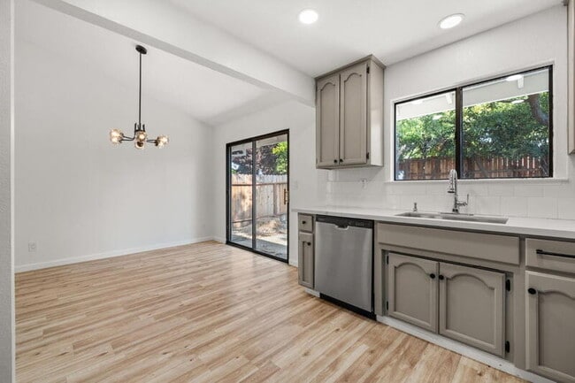 Building Photo - 4717 Boylston Ct