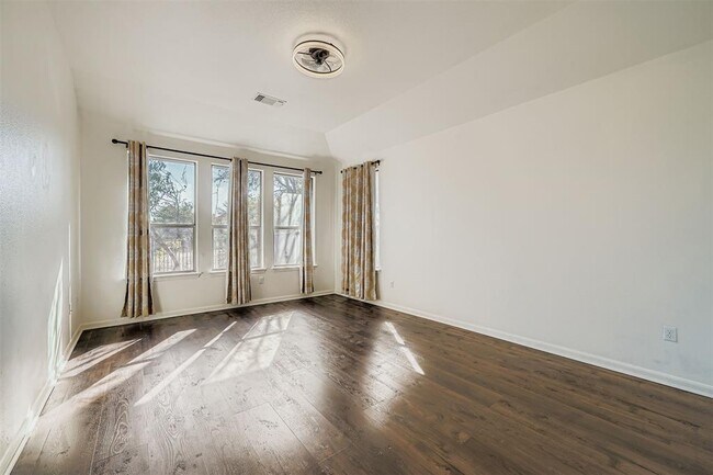 Building Photo - 212 Great Cir Cove