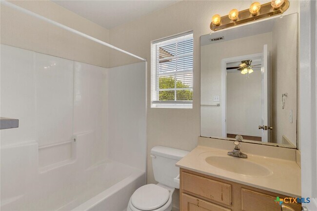 Building Photo - 885 Sagewood Trail