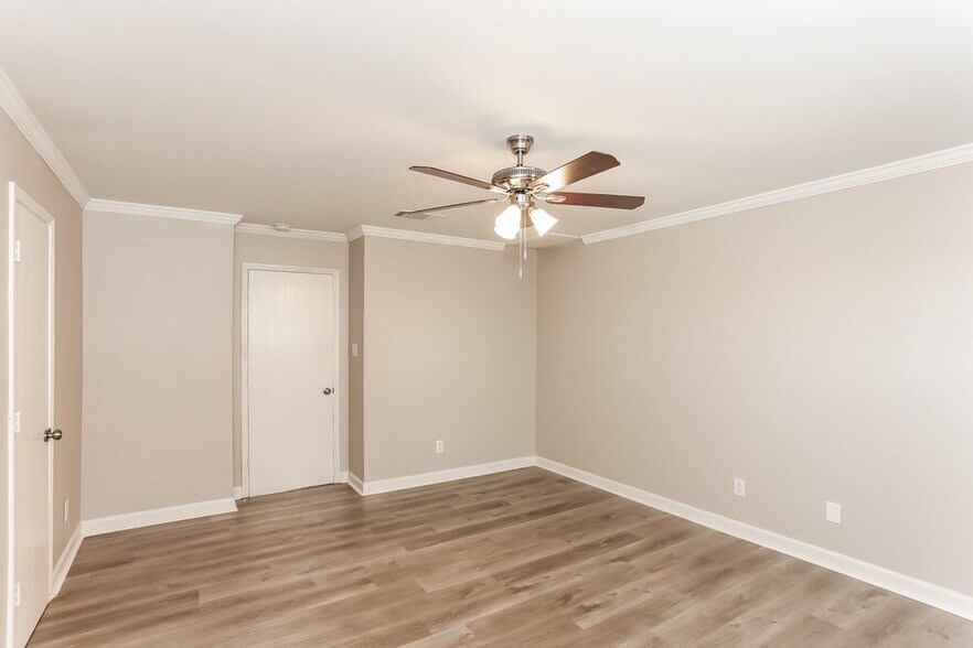 Building Photo - 1110 Hampton Dr