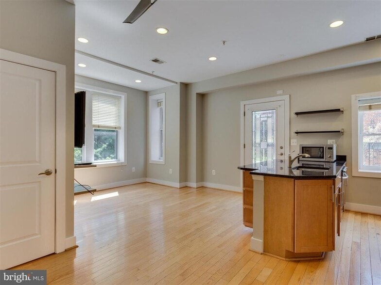 Building Photo - 500 M St NW