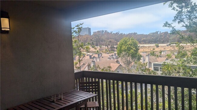 Building Photo - 8860 Villa La Jolla Dr