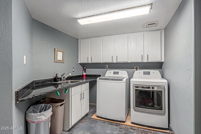 Building Photo - 12528 N 78th St