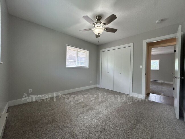 Building Photo - 222 Park Ave