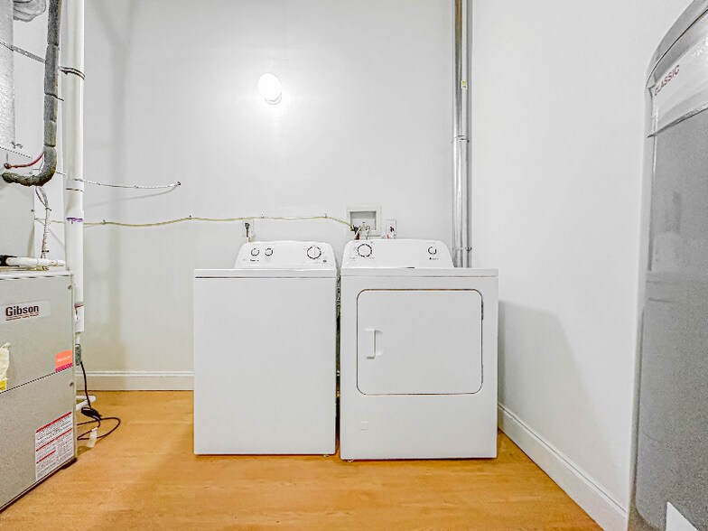 Building Photo - 3554 Sepviva St