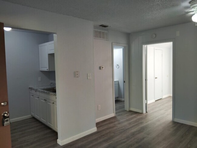 Building Photo - 8127 Stonehurst St