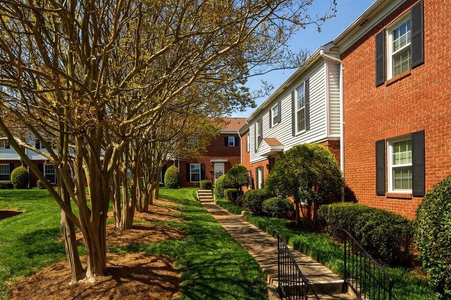 Building Photo - Elmhurst at Sedgefield