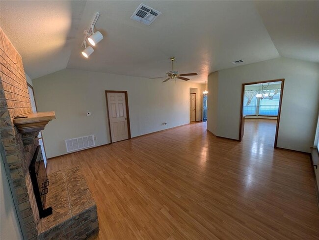 Building Photo - 2817 Brompton Dr