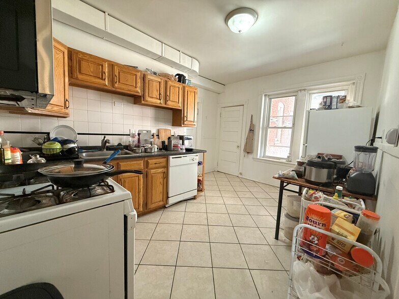 Building Photo - 1908 Beacon St