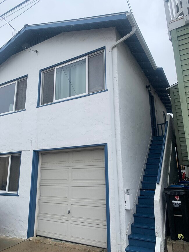 Building Photo - 634 Bayview Dr