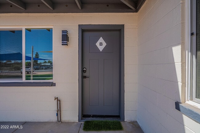 Building Photo - 37 E El Parque Dr