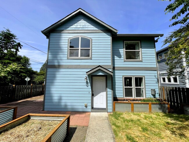 Primary Photo - Lovely St Johns Home with Attached Garage,...