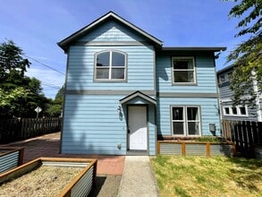 Building Photo - 9322 N Macrum Ave