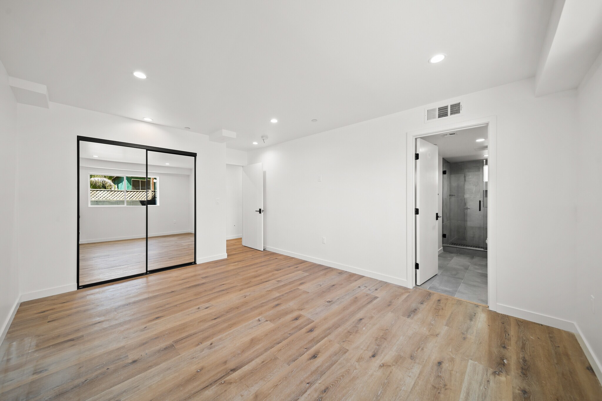 Building Photo - 6049 Craner Ave