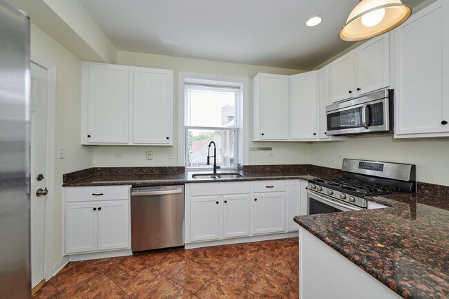Building Photo - 7209 N Damen Ave