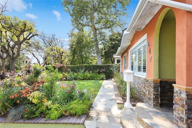 Building Photo - 647 W Montecito Ave
