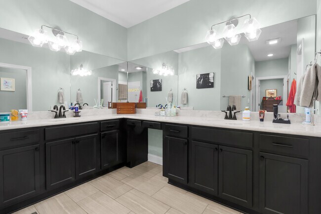 Building Photo - 137 Shoreview Dr