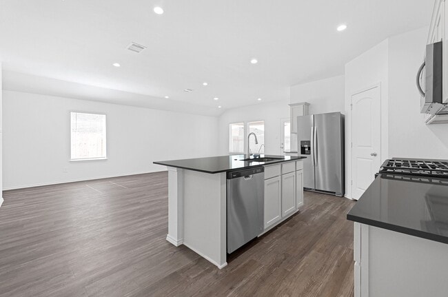 Building Photo - 40623 Spruce Ln