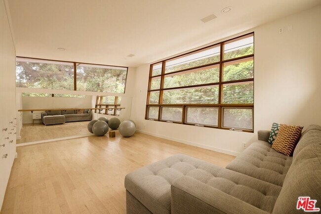 Building Photo - 3600 Mandeville Canyon Rd