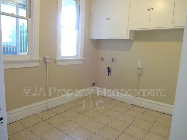 Building Photo - 1631 S 500 E