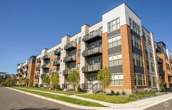 Building Photo - Grand Central Flats