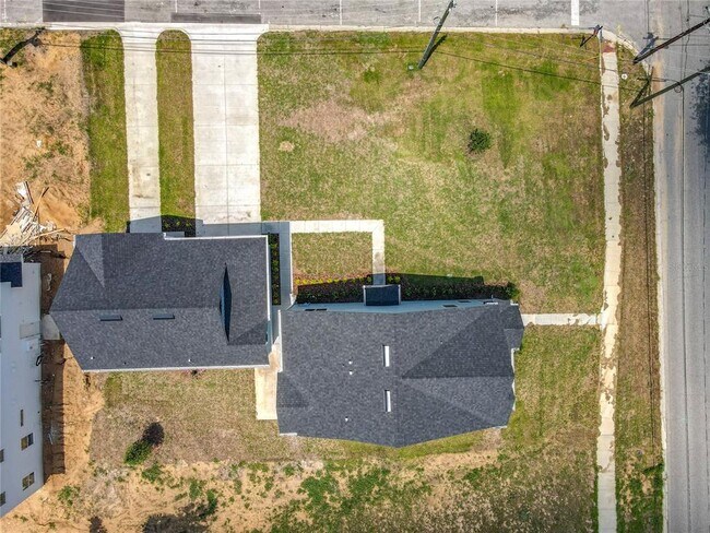 Building Photo - 591 W Osceola St