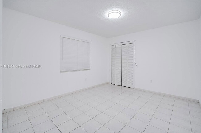 Building Photo - 3437 SW 25th St