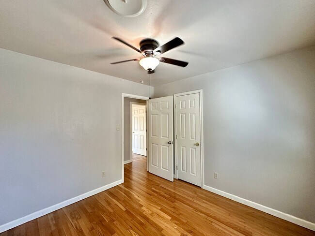 Building Photo - Viewable Now!