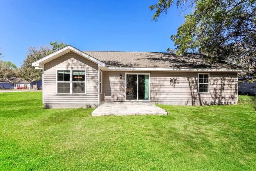 Building Photo - 160 Callie Cir