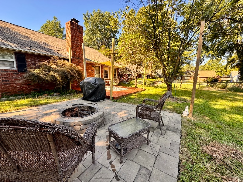 Building Photo - 712 Briarwood Cir