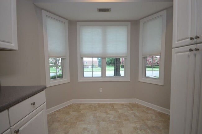 Building Photo - 3319 Philmont Dr