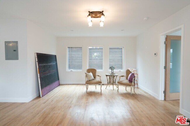 Building Photo - 1365 1/2 Maltman Ave