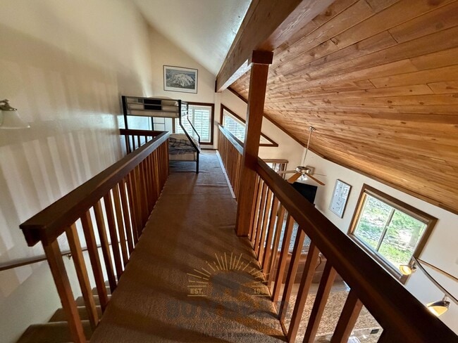 Building Photo - 2 Bedroom Duplex in Tyrolia! Summer pool!