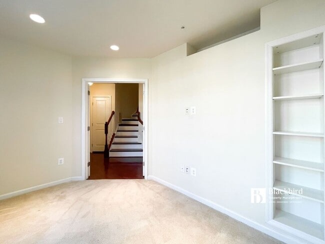 Building Photo - 3815 Hansberry Ct NE