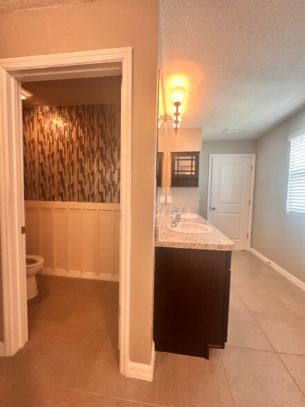 Building Photo - 4441 Lindever Ln